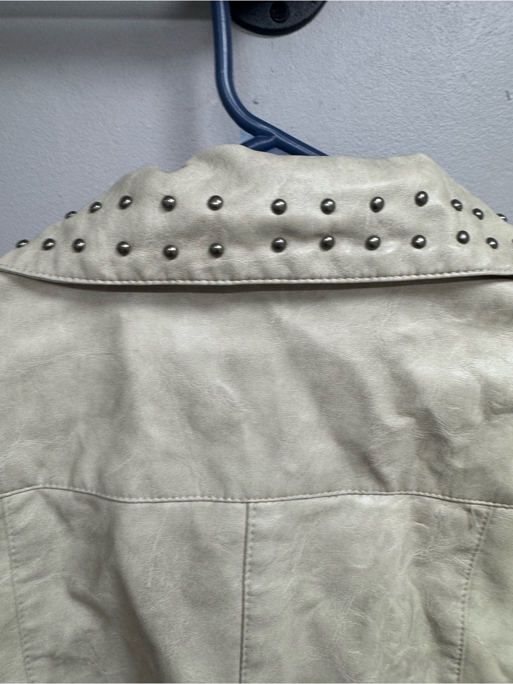 Jou Jou 100% Vegan leather Studded Cream Leather Moto Jacket - Women's - Picture 7 of 12